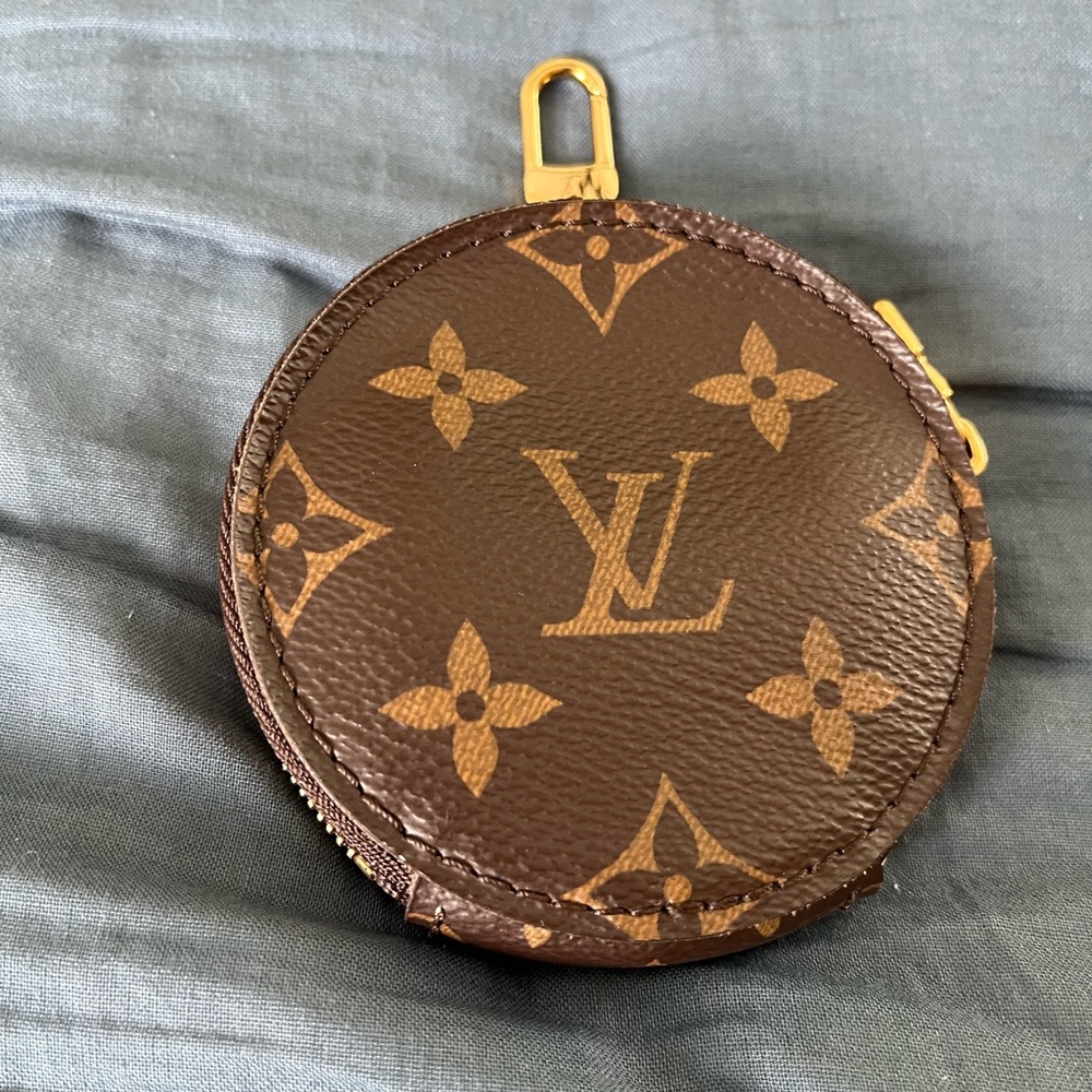 Louis Vuitton Brown and Gold Key Holder